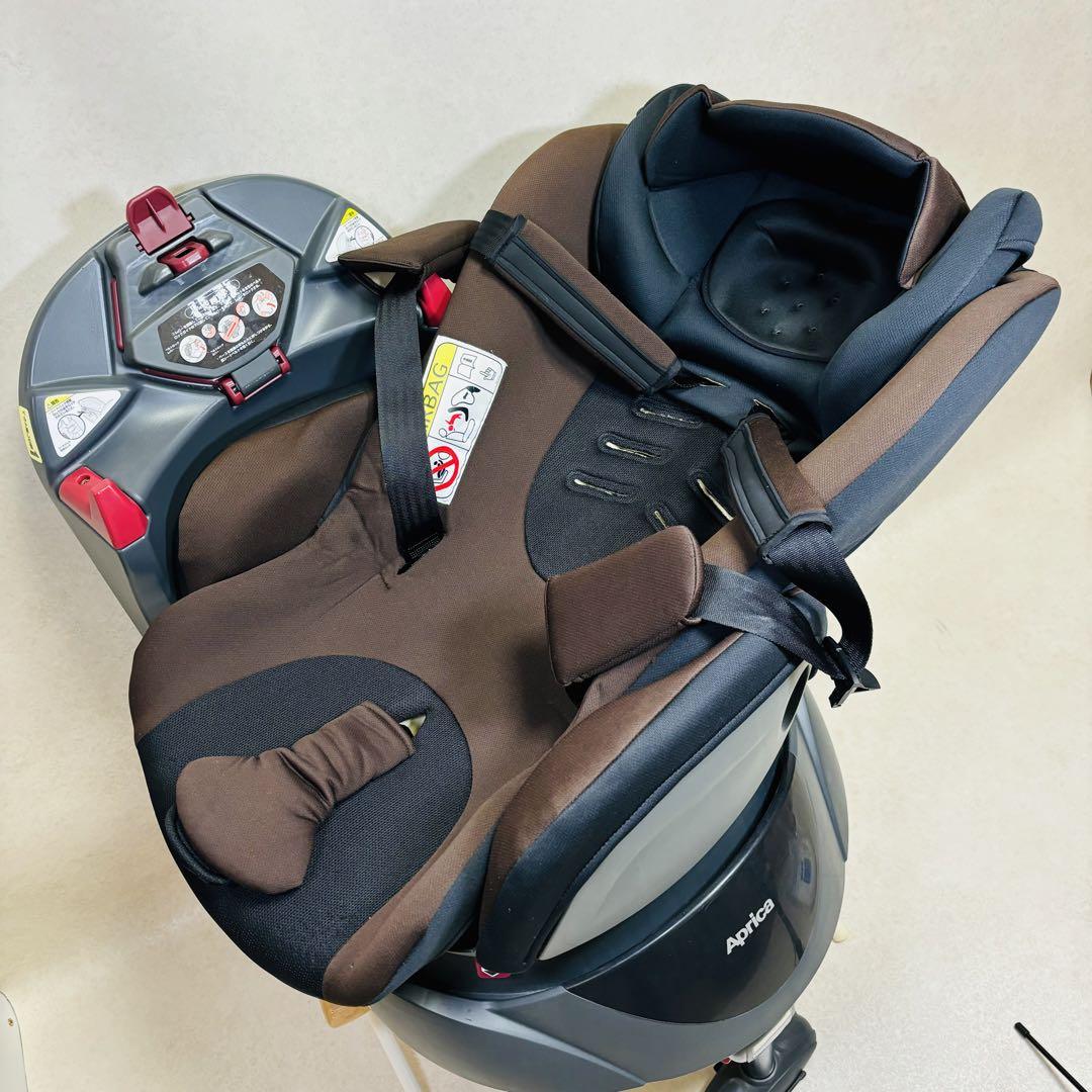 【極美品】アップリカ　ディアターンプラス piatta  チャイルドシート