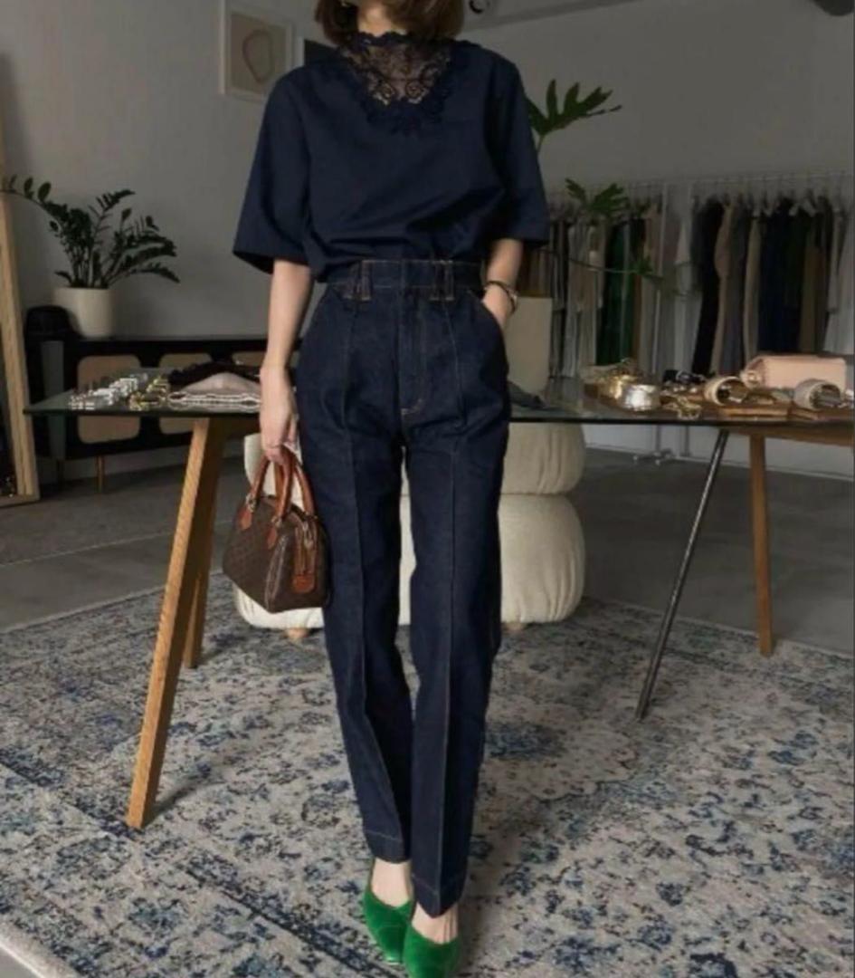 【美品】Ameri CENTER PRESS STRAIGHT DENIM 24