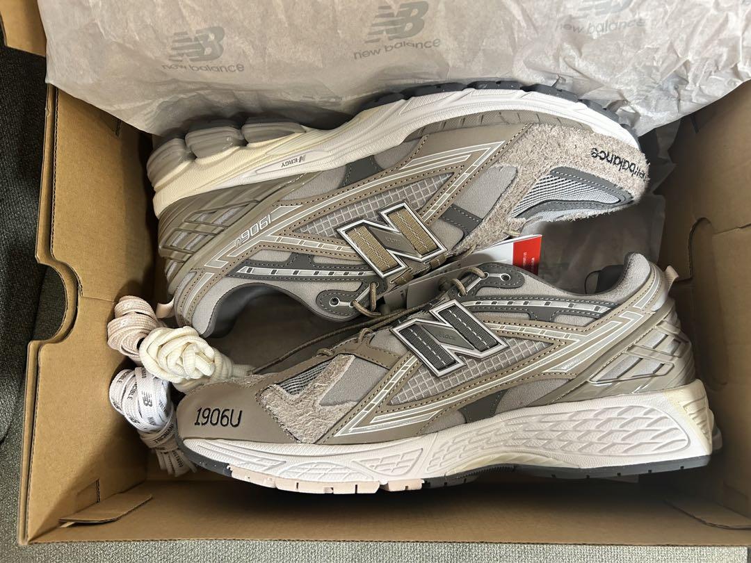 靴 INVINCIBLE N.HOOLYWOOD New Balance 1906U
