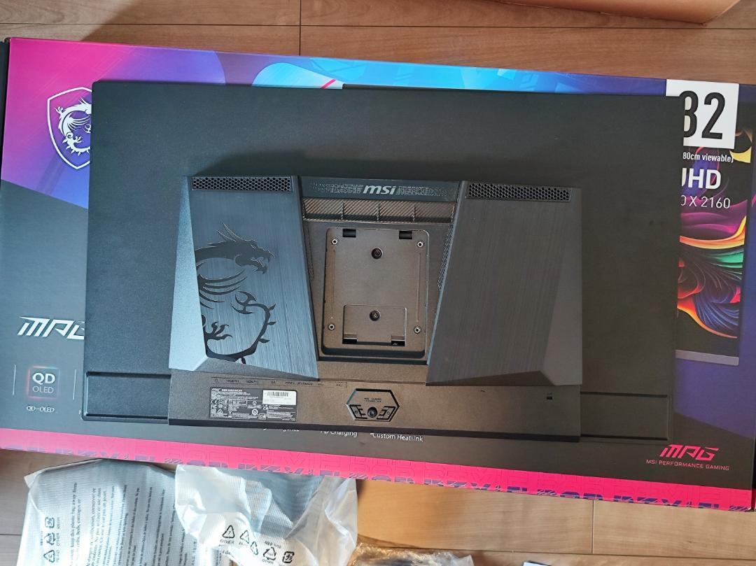 MPG 321URX QD-OLED 4K ゲーミングモニター