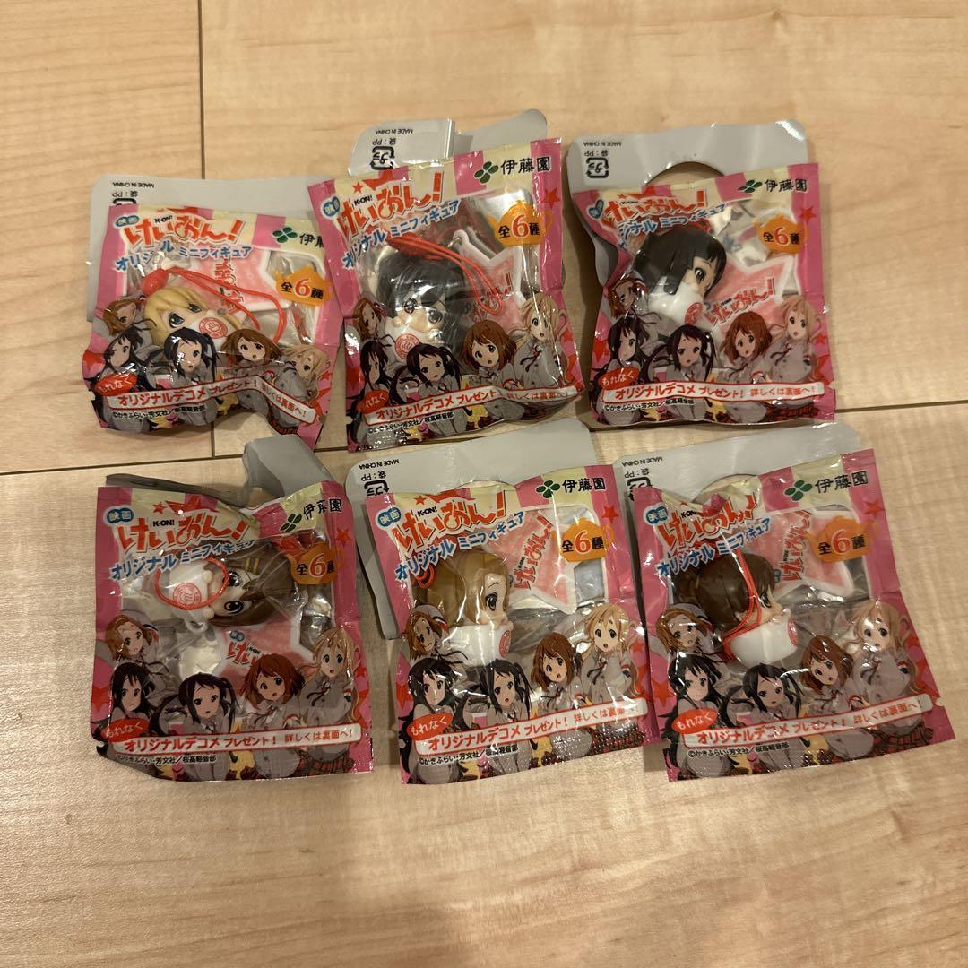 店内商品がすべてレジにて半額！！ けいおん！ミニフィギュア 全6種 メルカリ - ストラップ