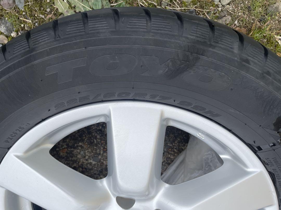 TOYOノーマルタイヤホイール付き　17インチ　SUVタイヤ