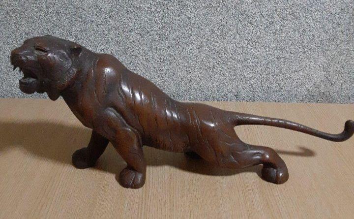 虎の置物
