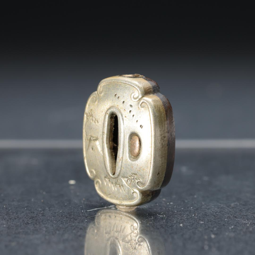 緒締め玉　鐔形　葵図　金属製　骨董　胴乱　印籠　R1453