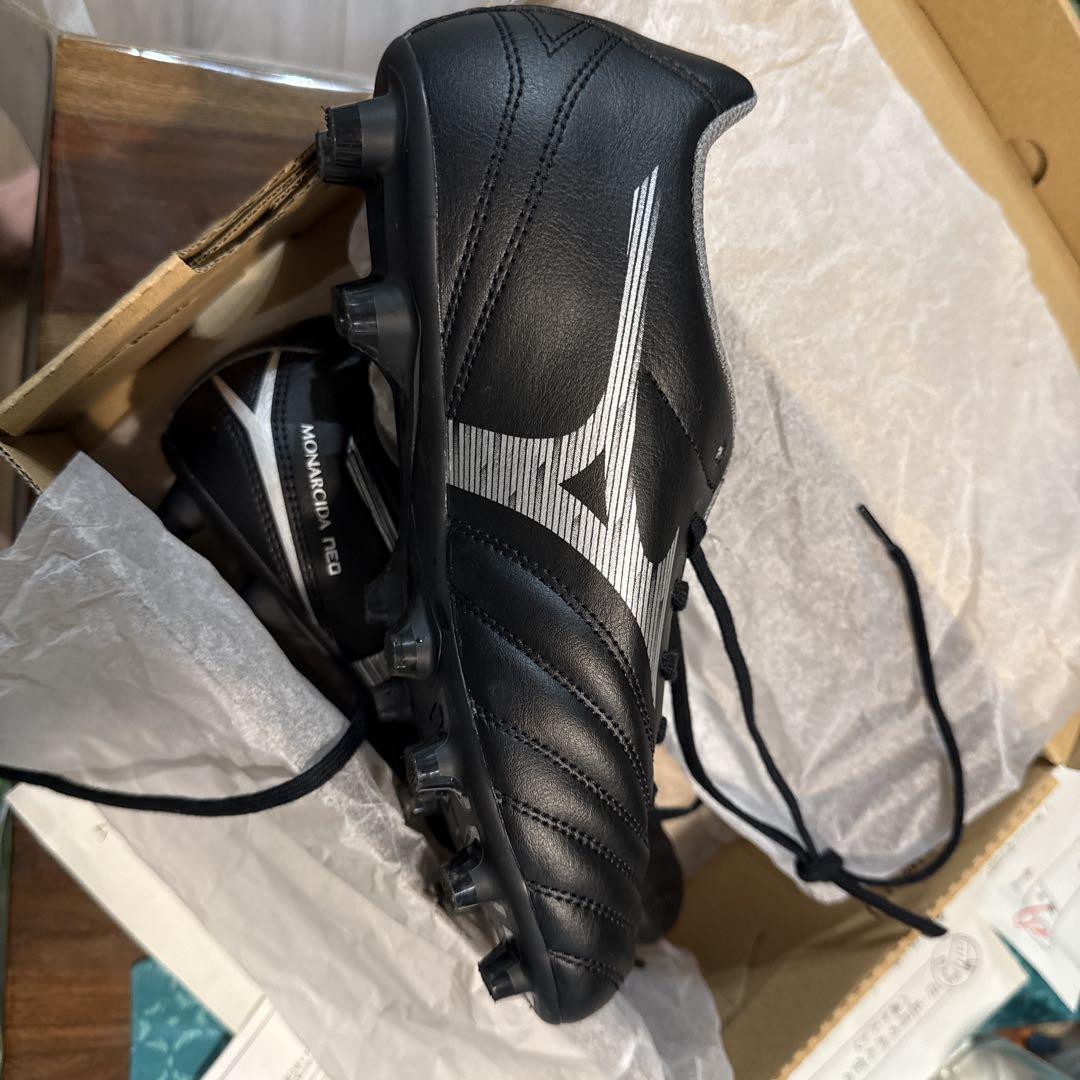 Mizuno Monarcida Neo ブラック/シルバー スパイクシューズ。