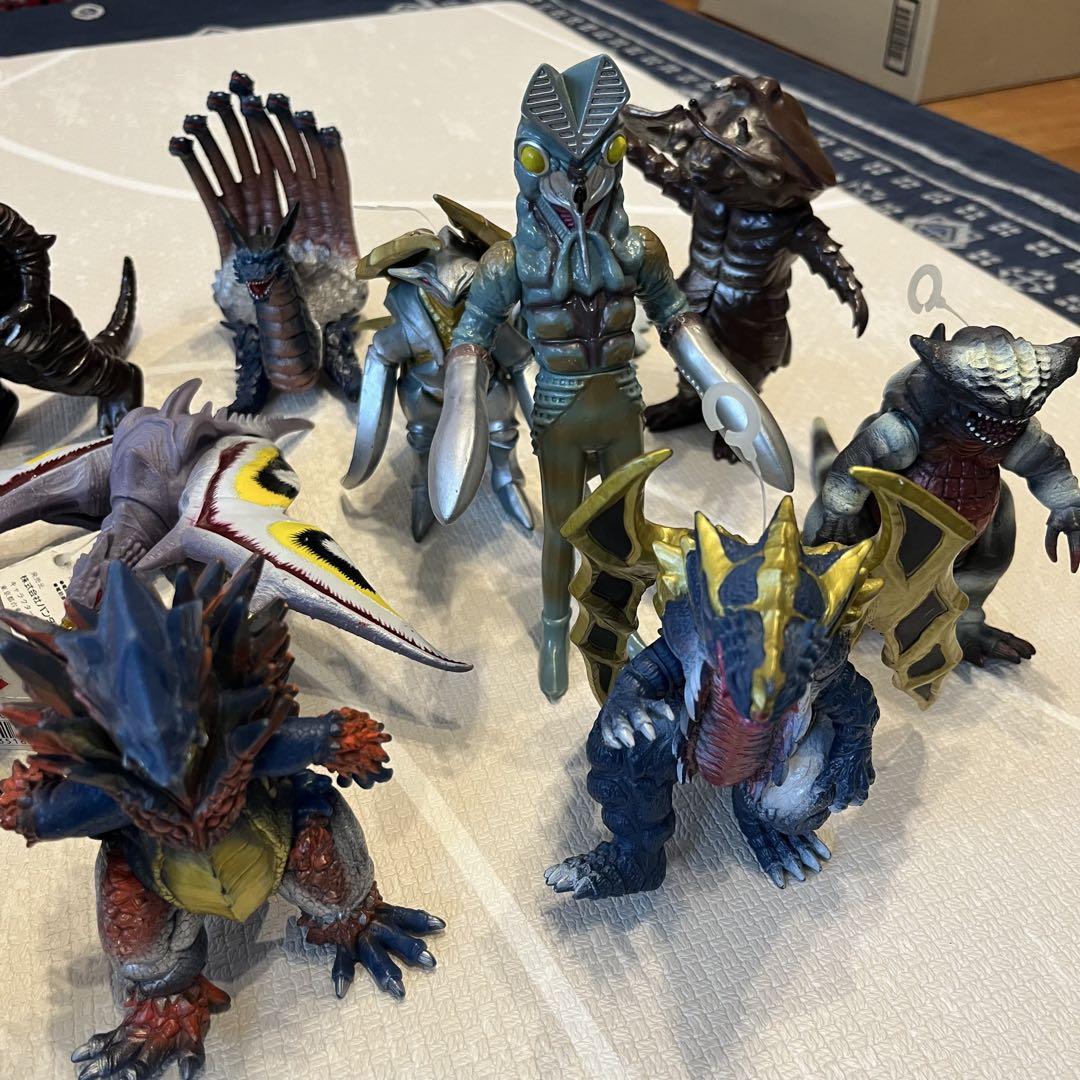 ウルトラマンシリーズ 怪獣フィギュア 18体セット - メルカリ