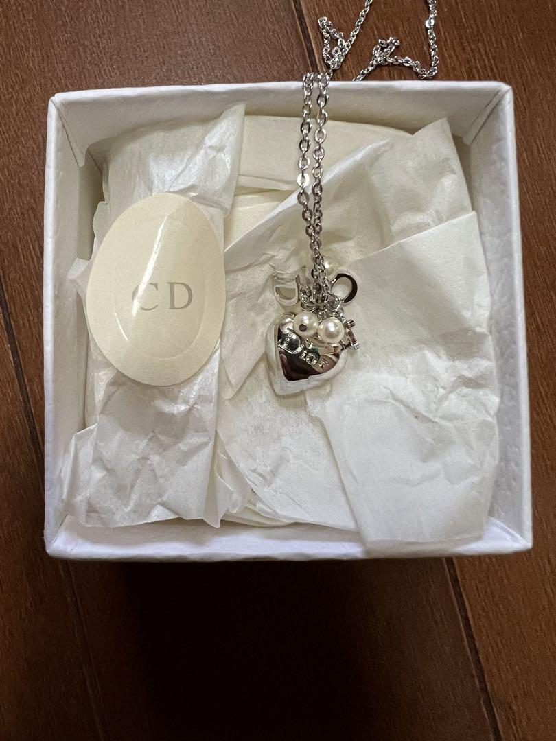大人女性の Dior ハート型ペンダント ネックレス アクセサリー