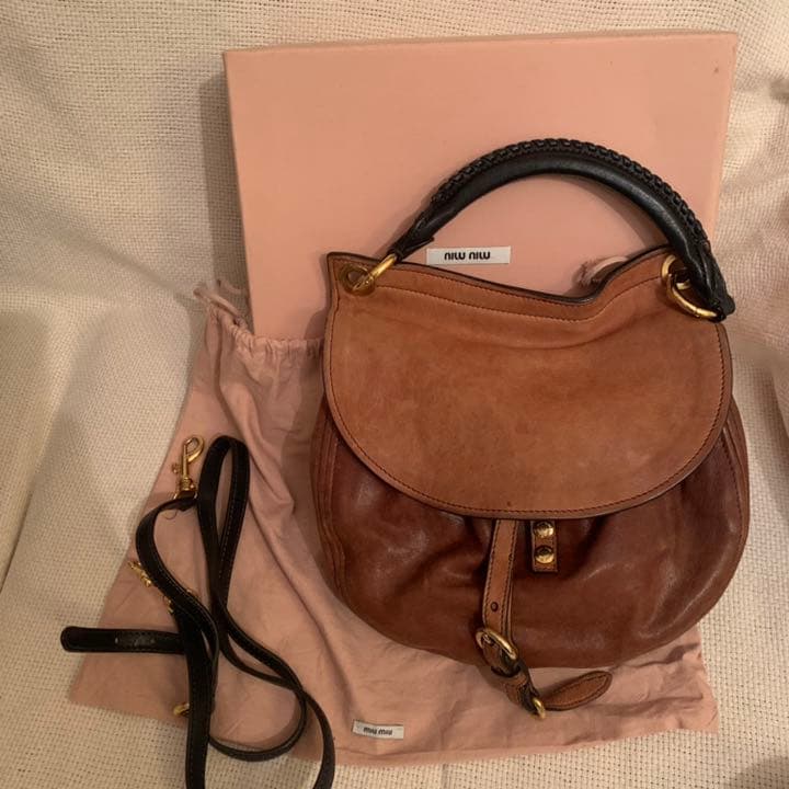 Gwセール ミュウミュウ Miumiu ショルダーバッグ メルカリ