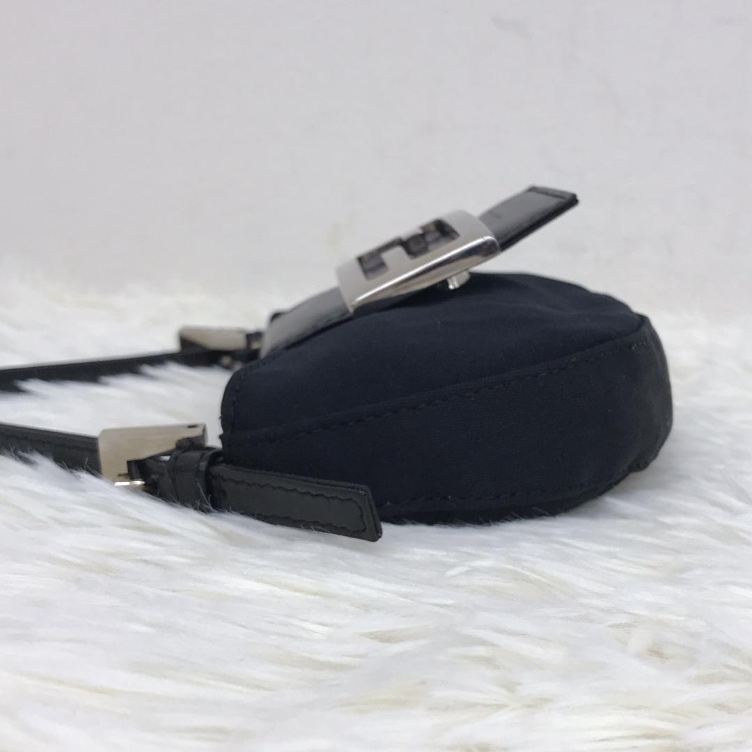 【美品 激レア】フェンディ マンマバケット ミニクロワッサン