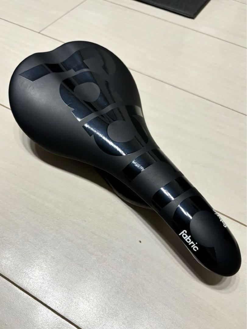 デパート 送料無料 fabric 中古サドル SCOOP カーボン SHALLOW TEAM PRO パーツ