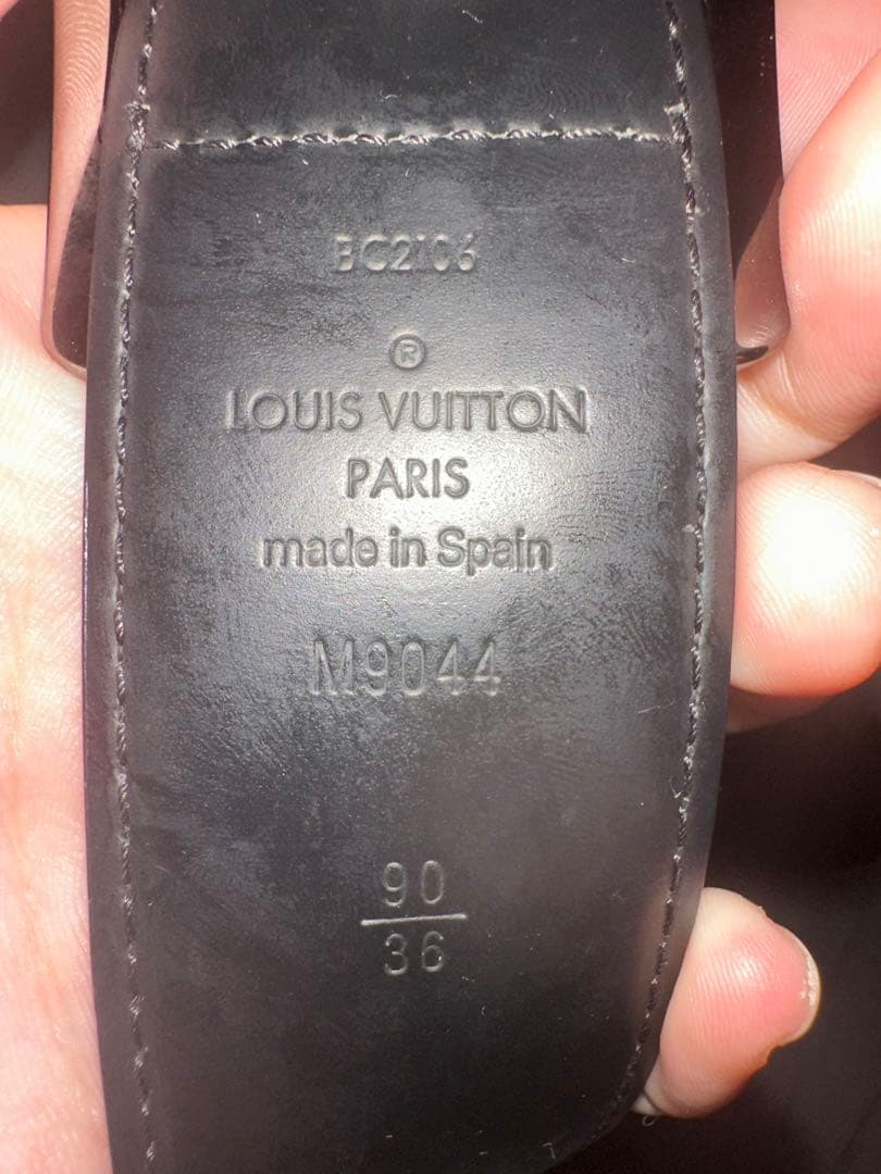 LOUIS VUITTON ブラックレザーベルト 90/36
