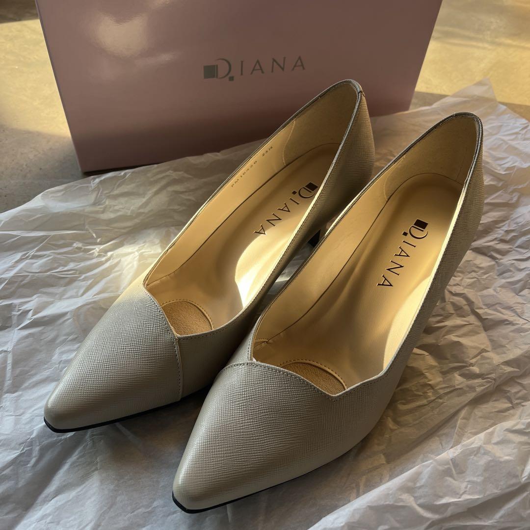 DIANA ベージュ 23.5