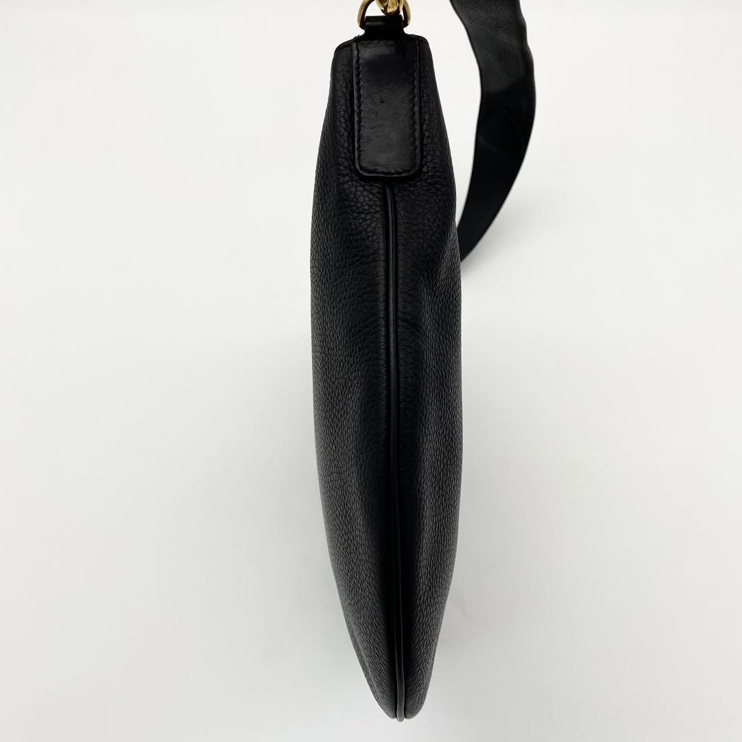 GUCCI ショルダーバッグ　ハーフムーン　レザー　ブラック　ゴールド金具