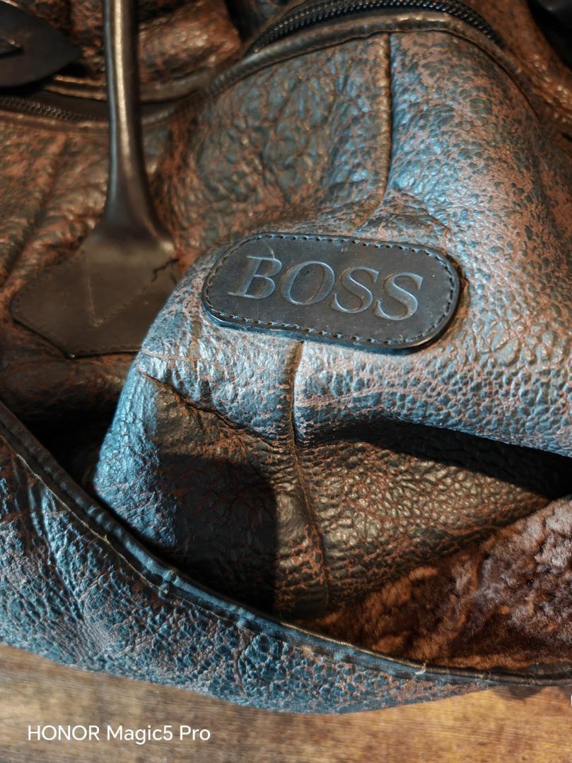 世界でただ一つ、HUGO BOSS　ムートンバック