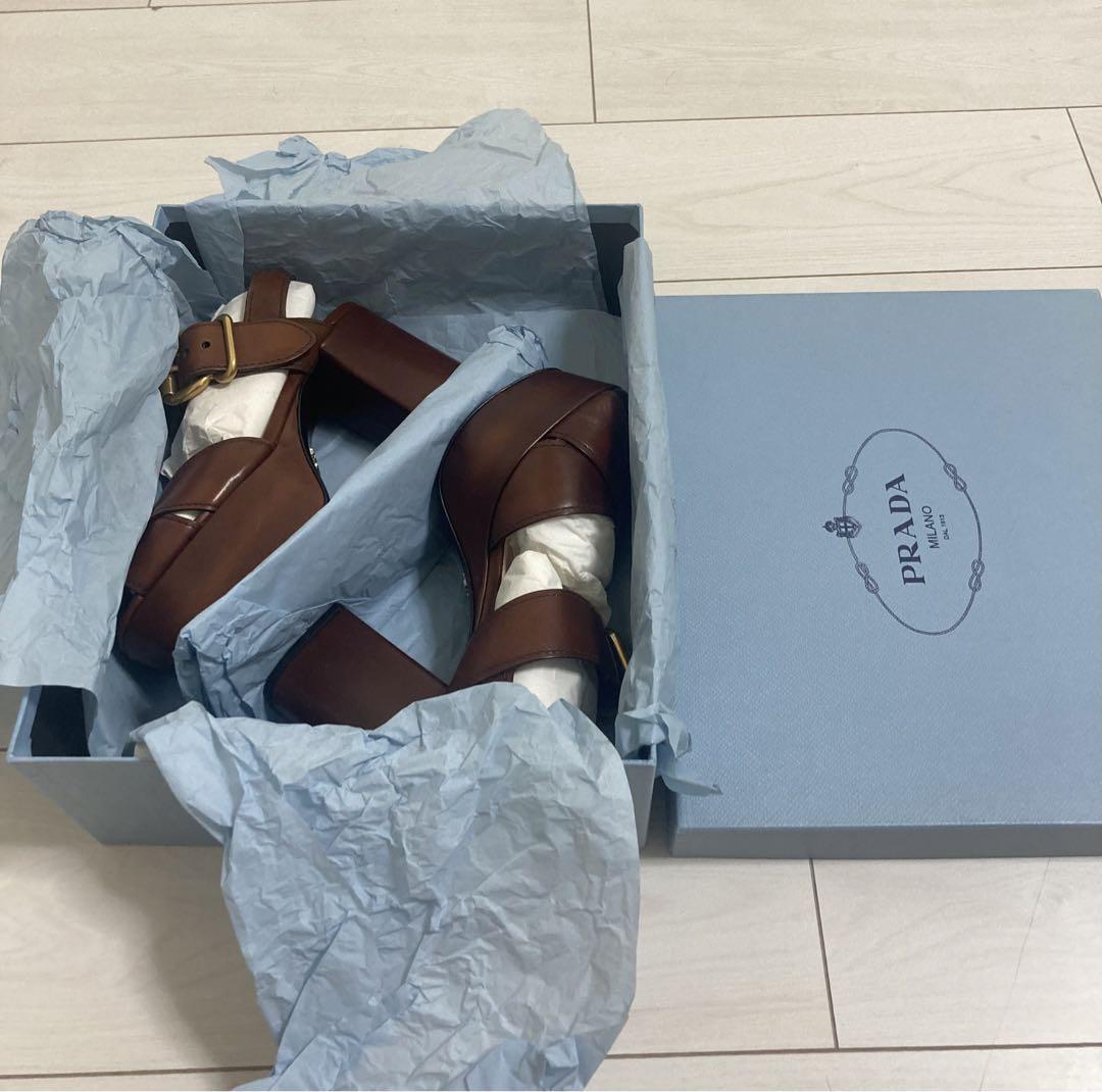 新品未使用箱付】超美品☆PRADA ブラウンレザーサンダル☆