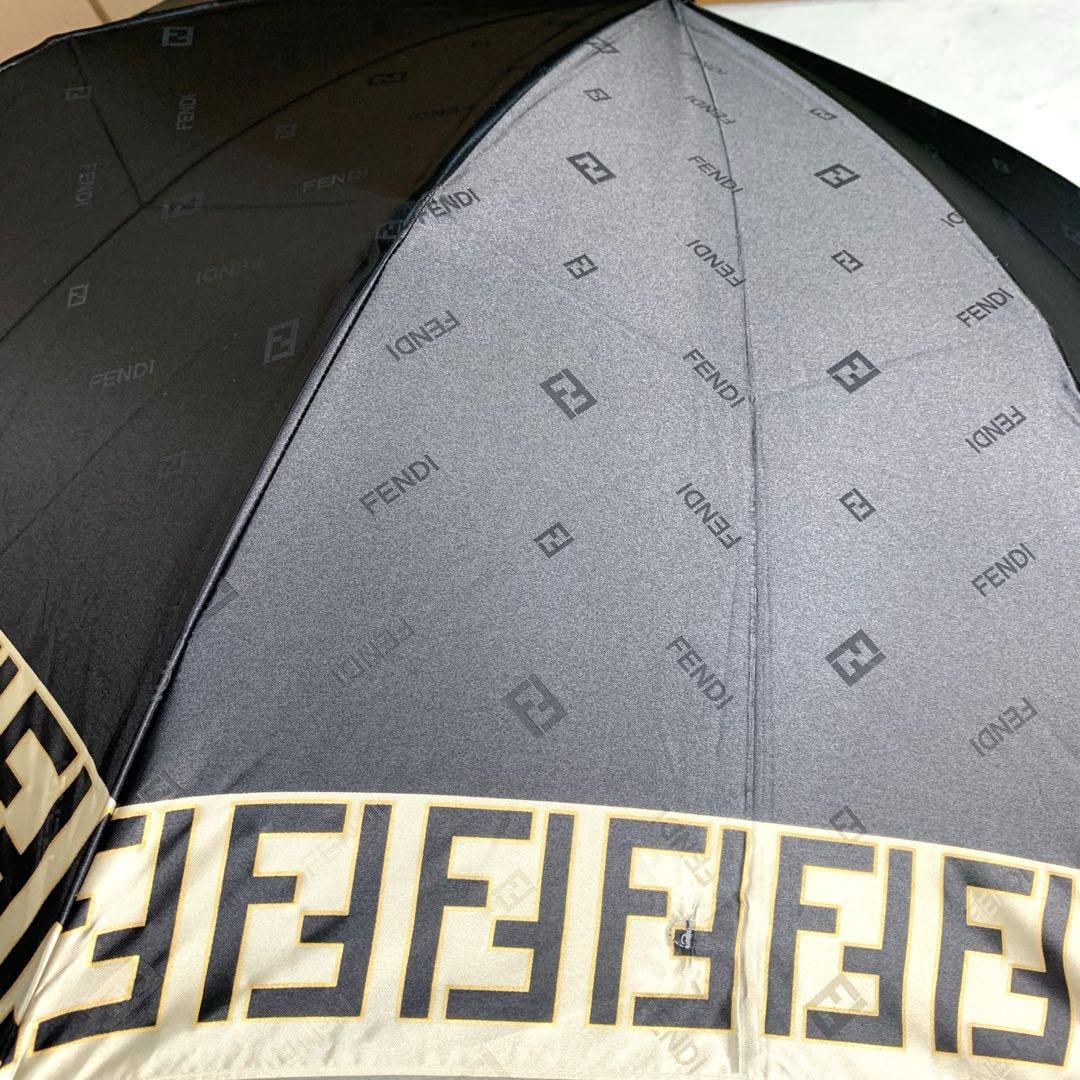 美品！FENDI フェンディ 折りたたみ傘 雨傘 ズッカ 総柄Ω