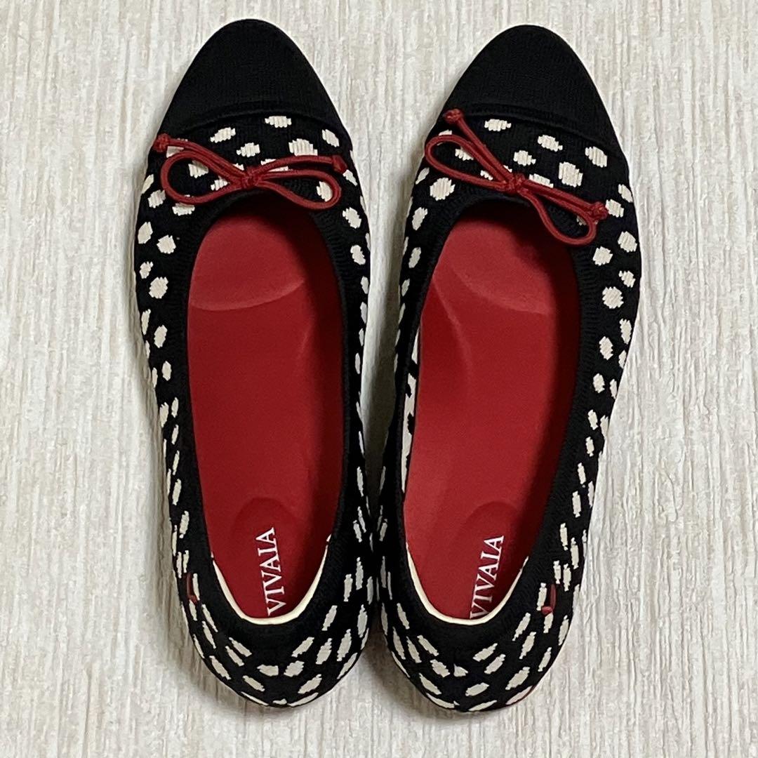 美品 VIVAIA アーモンドトゥ フラットシューズ 37.5 黒×ドット 水玉