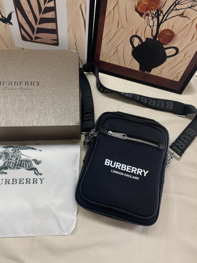 BURBERRY ブラック ショルダーバッグ