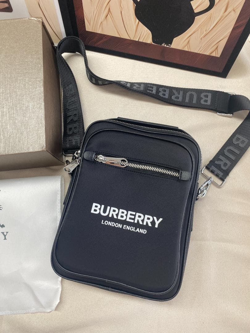 BURBERRY ブラック ショルダーバッグ