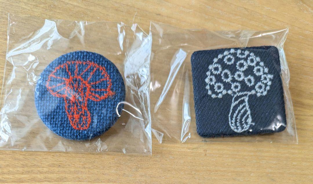 正規品　ミナペルホネン　サンキューベリーバッジ　きのこ　polka　ポルカ　2個