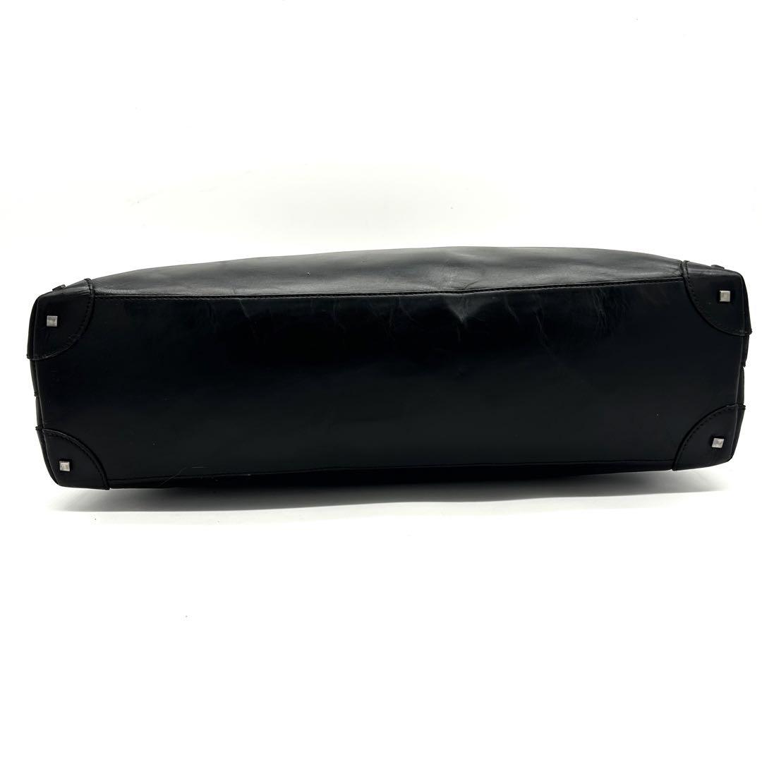【美品】グッチ ビジネスバッグ オールレザー スタッズ A4収納可 ブラック