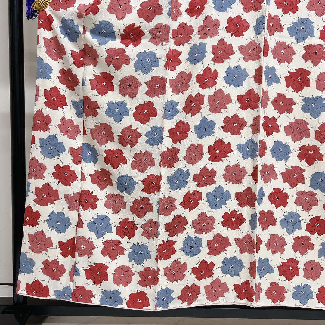 小紋　花模様　青い花　赤い花　ホワイト　着物　111t
