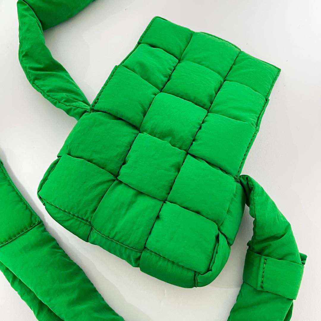 BOTTEGA VENETA イントレチャート パデッド ミニ ショルダー