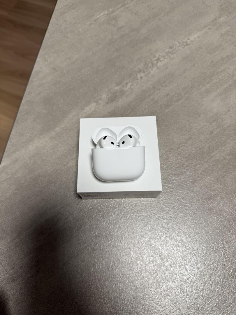 【美品】Apple AirPods 4 アクティブノイズキャンセリングあり