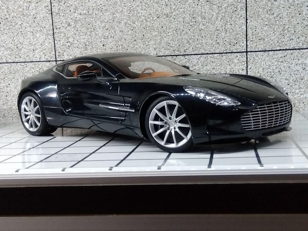 AUTOart 1/18 アストンマーチンONE-77 【中古美品·箱無し】