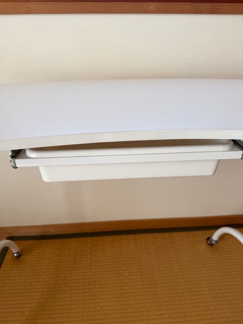 折りたたみネイルテーブル 折りたたみテーブル目立った傷や汚れなし