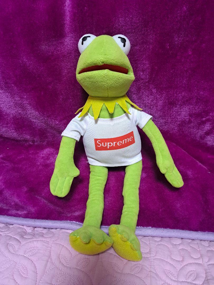 タグ付　美品　Supreme Tシャツ　カーミット ぬいぐるみ カーミット ぬいぐるみ Supreme Tシャツ - メルカリ