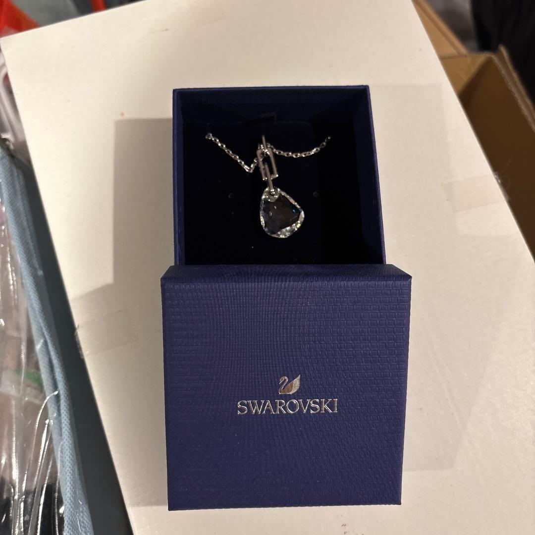 Swarovski クリスタル ペンダントネックレス