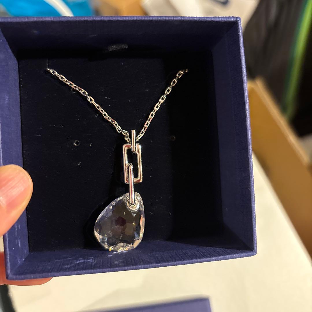 Swarovski クリスタル ペンダントネックレス