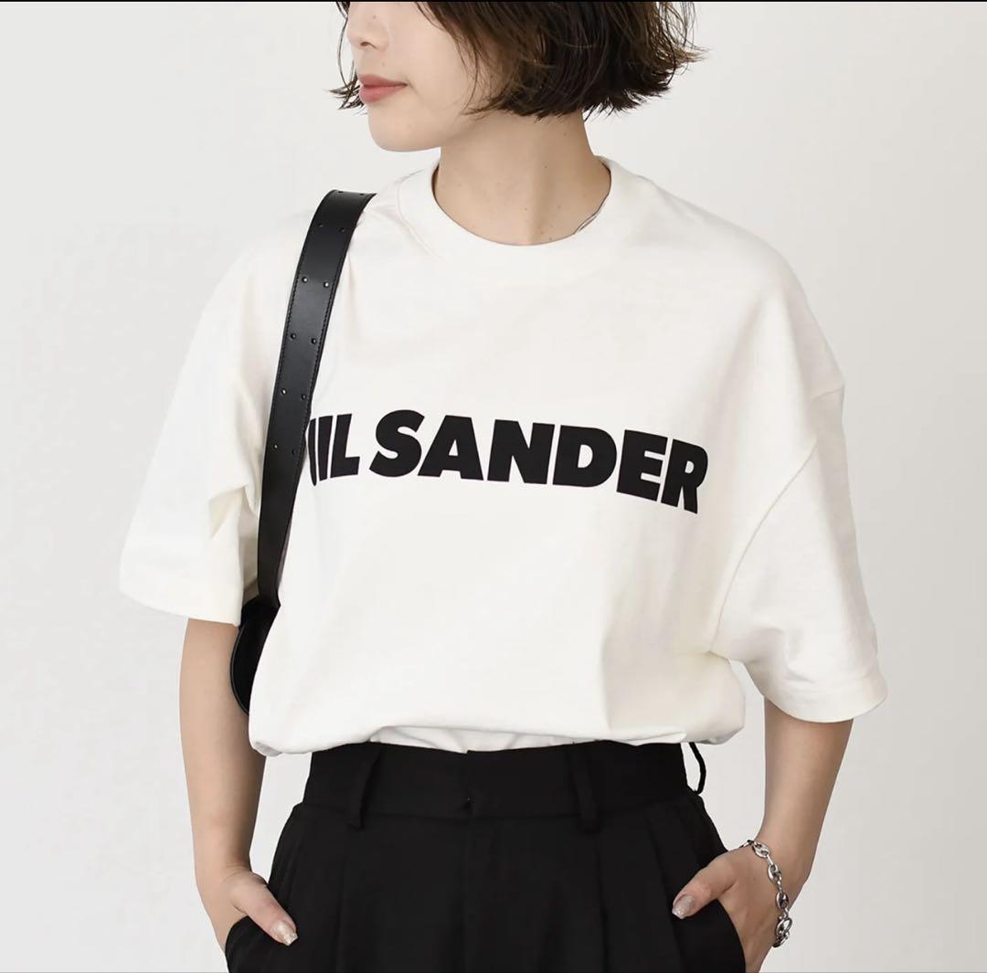 【Jil Sander】コットンジャージー フーディー ロゴプリント入り Jil Sander Logo Longsleeve - Porcelain (Stiff Cotton Jersey