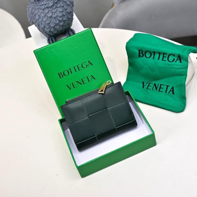 BOTTEGA VENETA ダークグリーン 二つ折り財布 - メルカリ