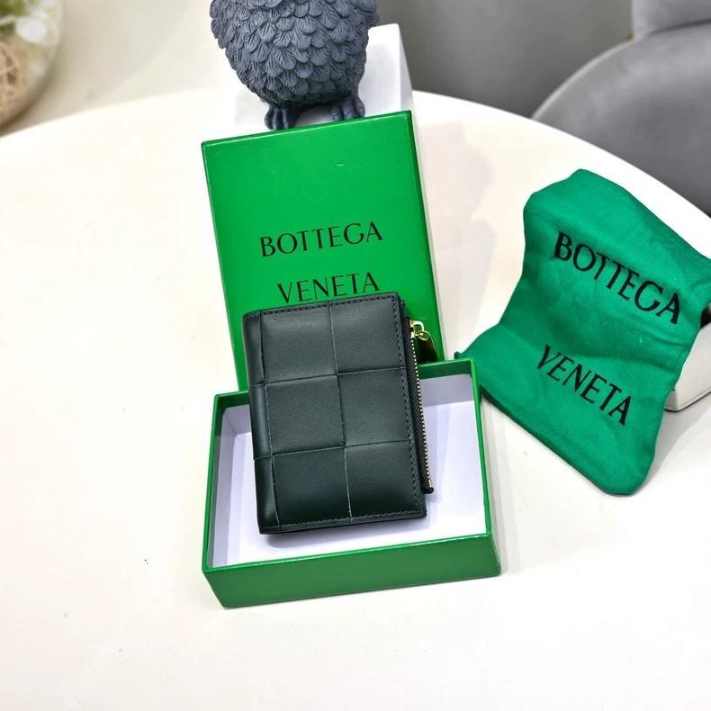 BOTTEGA VENETA ダークグリーン 二つ折り財布 - メルカリ