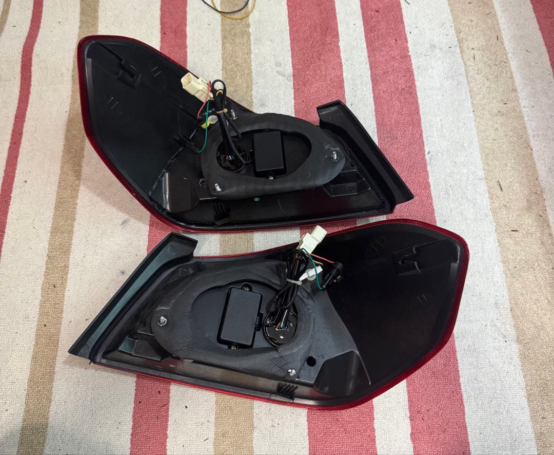 テールやや傷や汚れあり