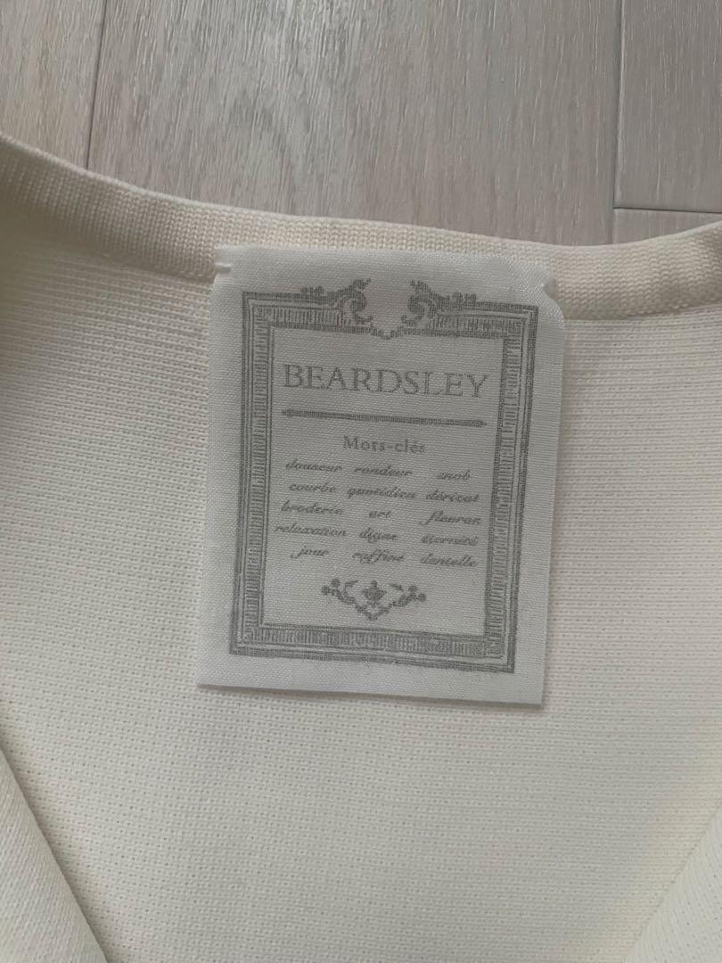 未使用 BEARDSLEY ビアズリー ペプラムニットカーディガン アイボリー