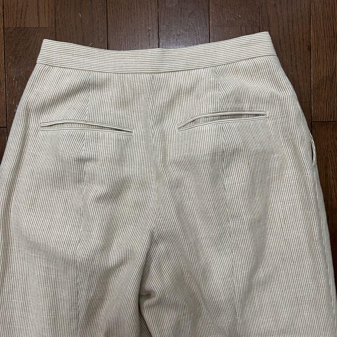 ベージュ