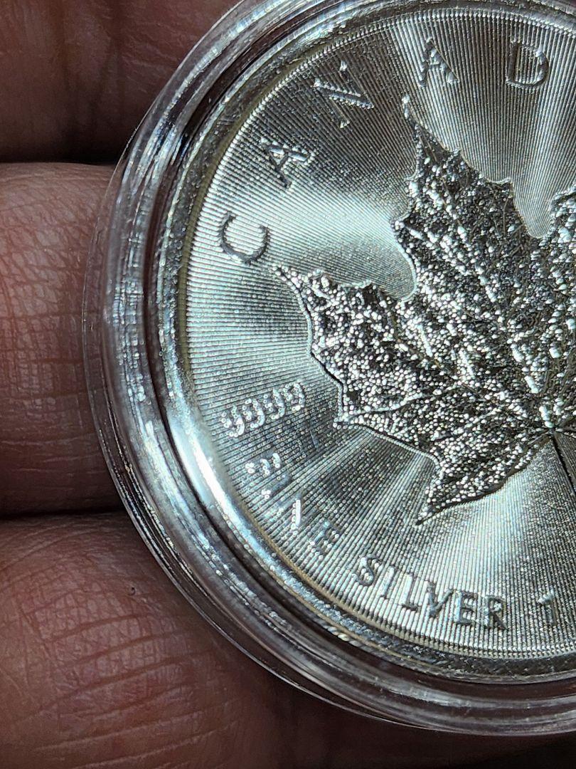 メイプルリーフ銀貨　99.9% 純銀　シルバー　１オンス　チャールズ国王