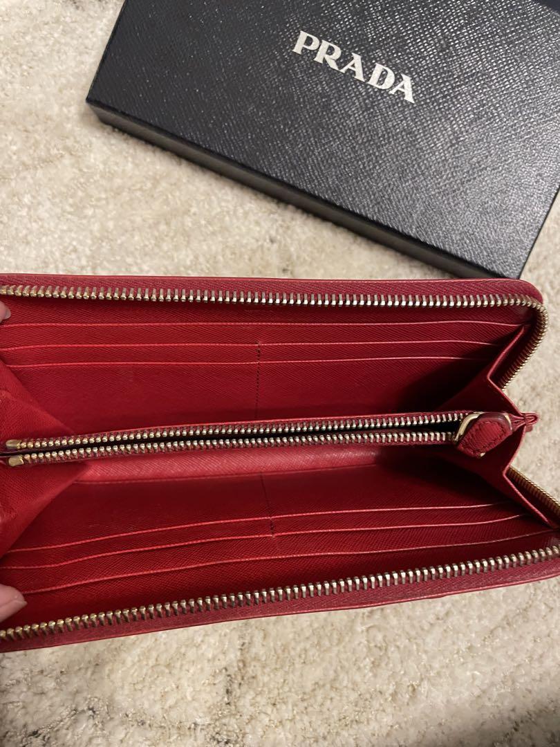 PRADA リボン付き レッド長財布　箱付き