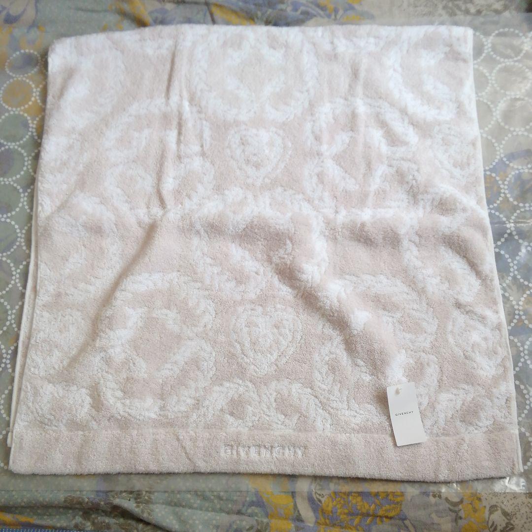 GIVENCHY　ジバンシィ　ふわふわ無撚糸♡バスタオル　　２色　２枚セット