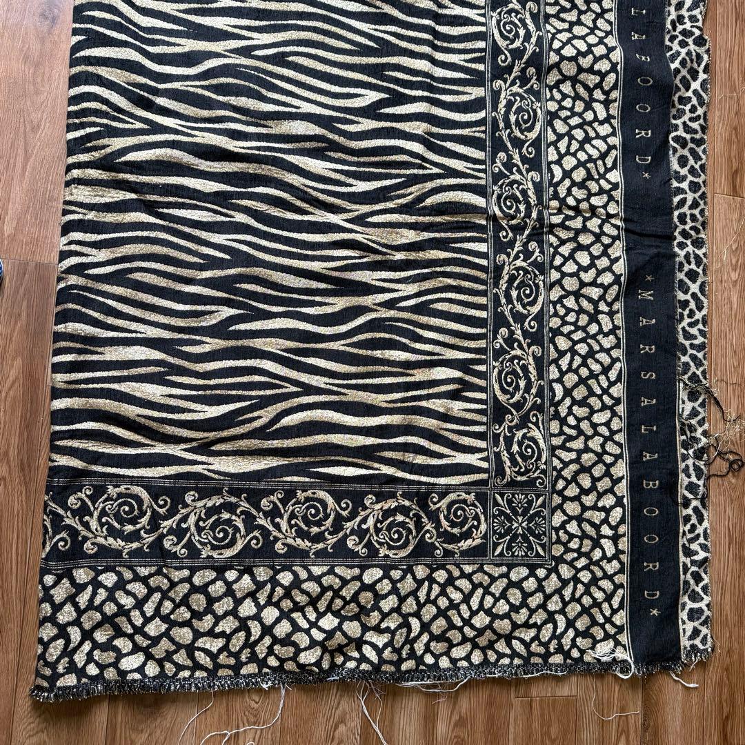 ゼブラ柄とヒョウ柄のラグ生地約140x200cm