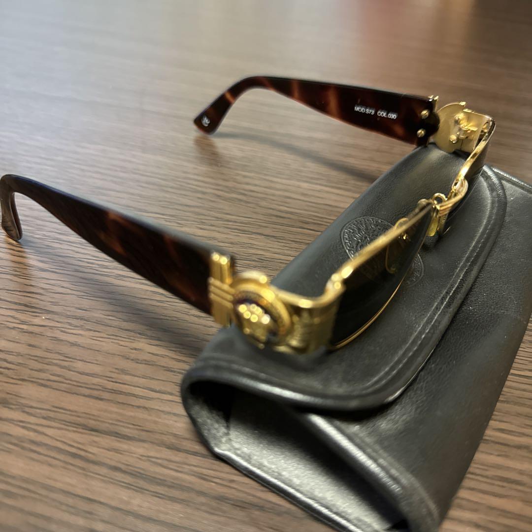 ヴェルサーチサングラス ケース付き VERSACE - VERSACE ヴェルサーチ サングラス ケース付 mtbの通販