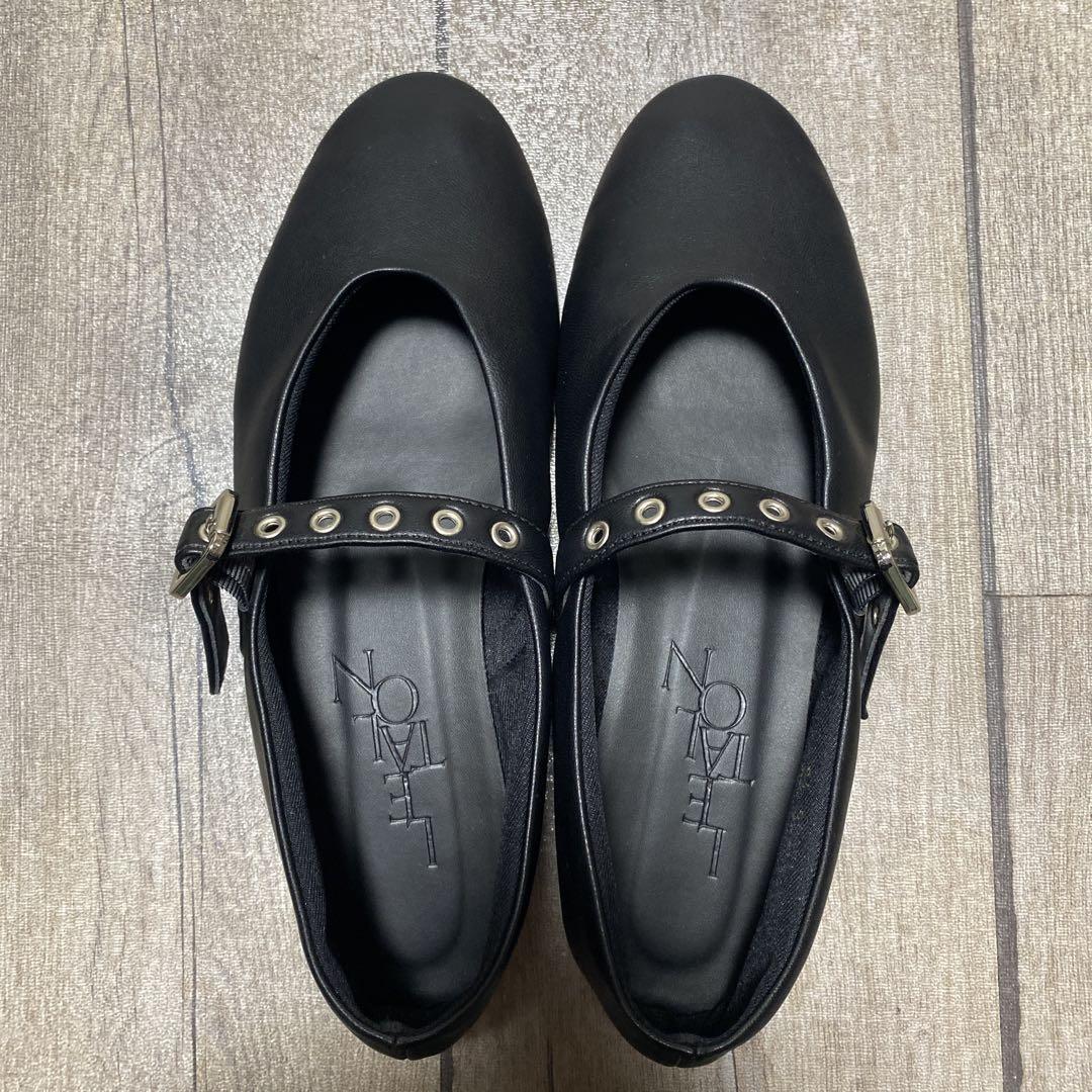 LE TALON ストラップ付きブラックバレエシューズ