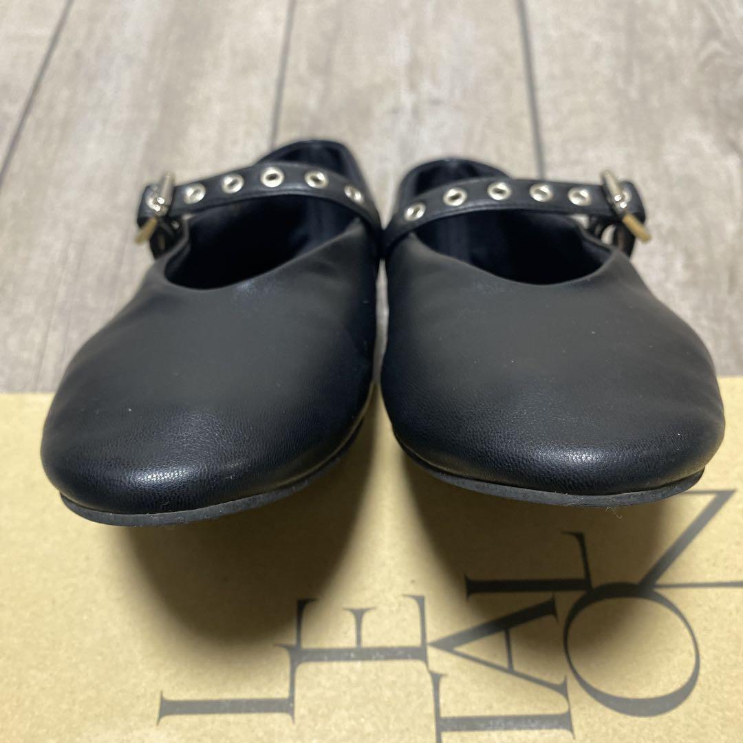 LE TALON ストラップ付きブラックバレエシューズ