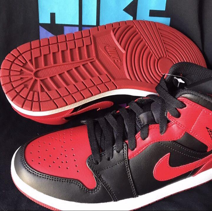 最終値下げ✨早いもの勝ち‼️NIKE AIR JORDAN 1 MID 26cm - メルカリ 最終値下げ✨早いもの勝ち‼️NIKE AIR JORDAN 1 MID 26cm - メルカリ
