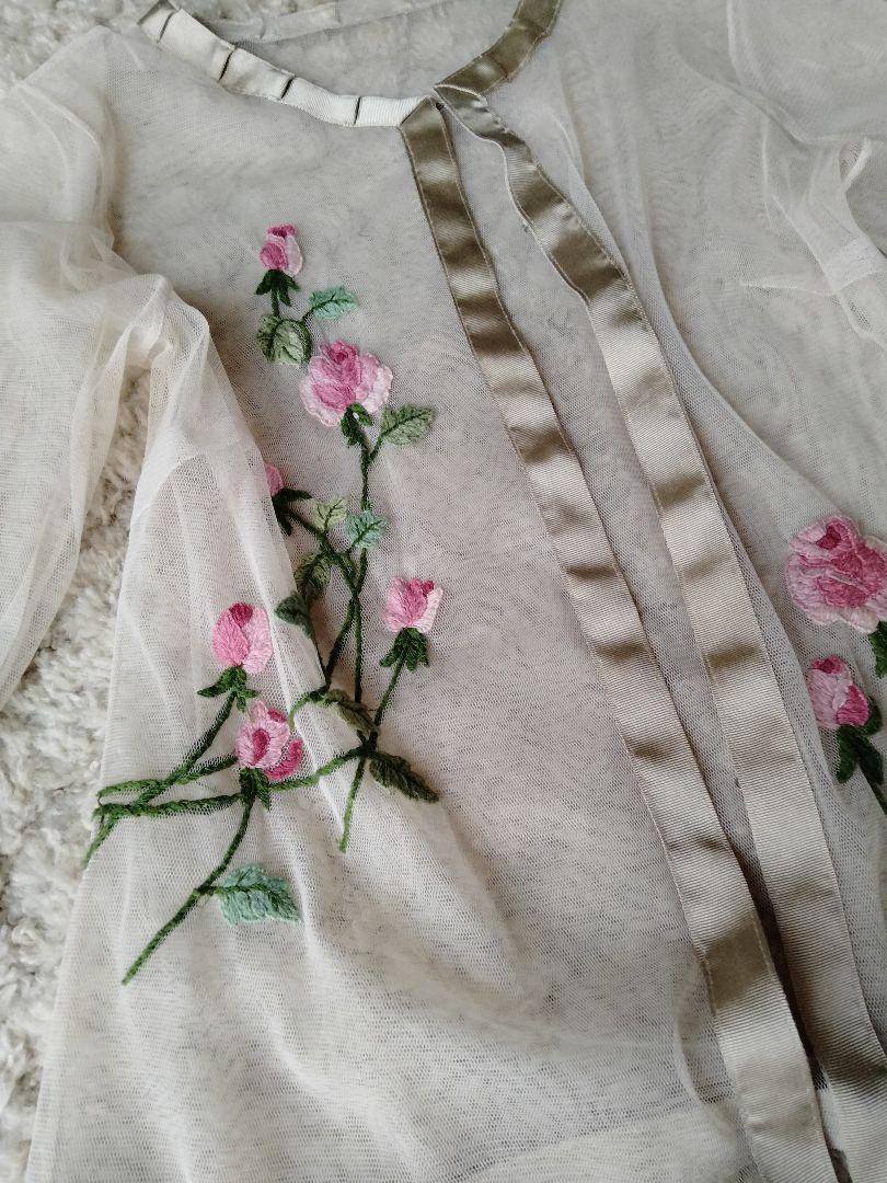 美品！高級ブティック 薔薇刺繍カーディガン トップス