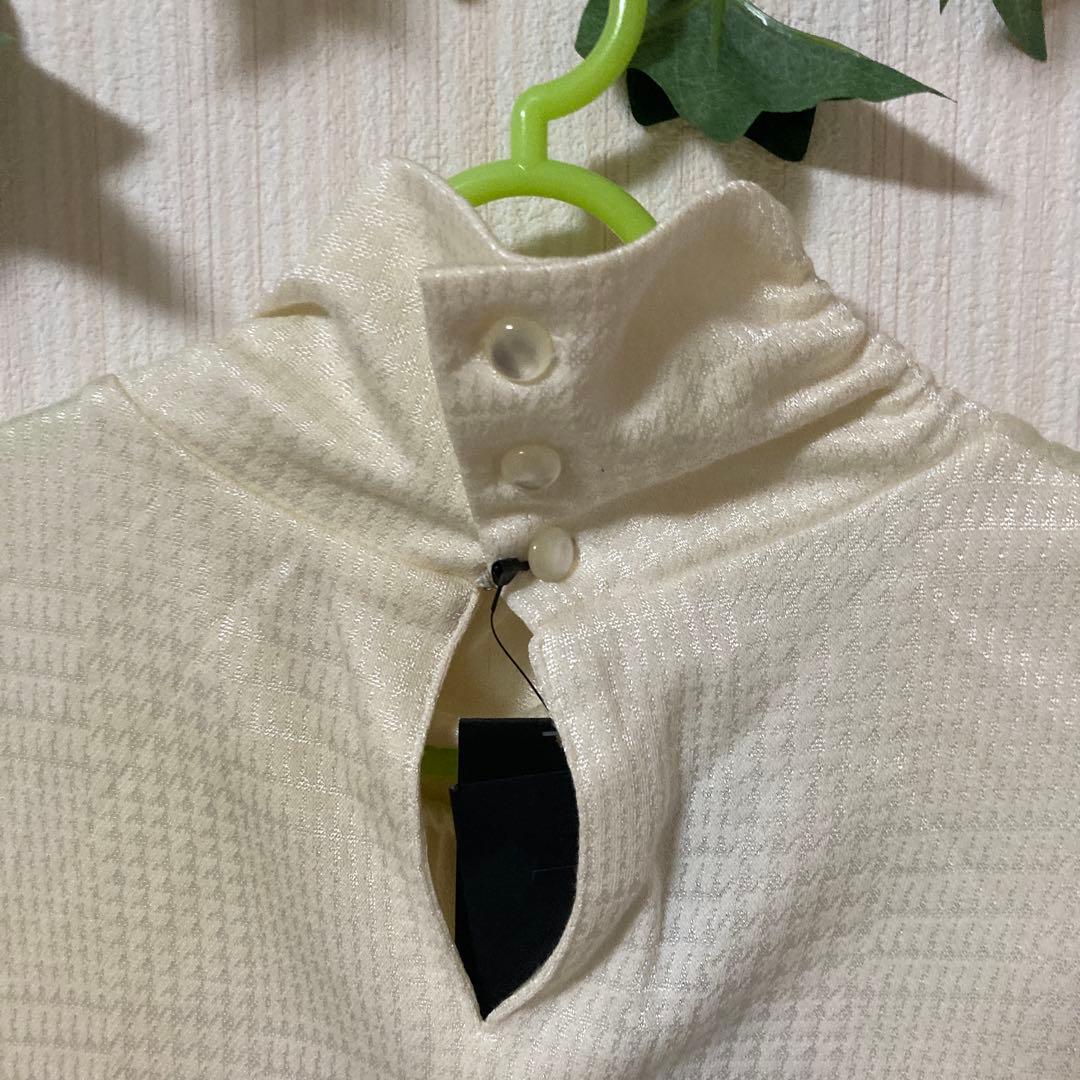 【新品】J&R ワンピース Mサイズ アイボリー ひざ丈 ゆったり 長袖 上品