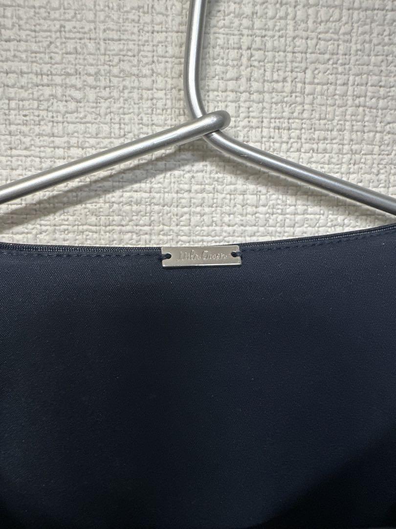 テーパードパンツ